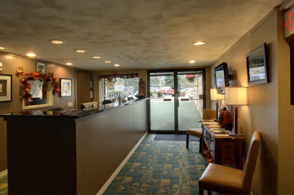Inn At Deep Creek Oakland Esterno foto