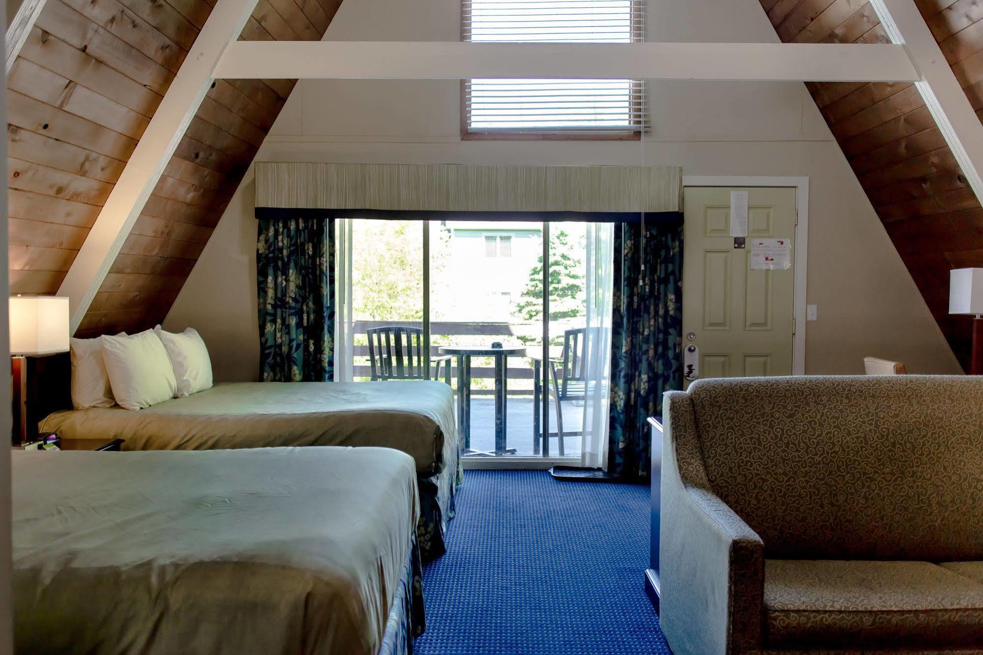 Inn At Deep Creek Oakland Esterno foto