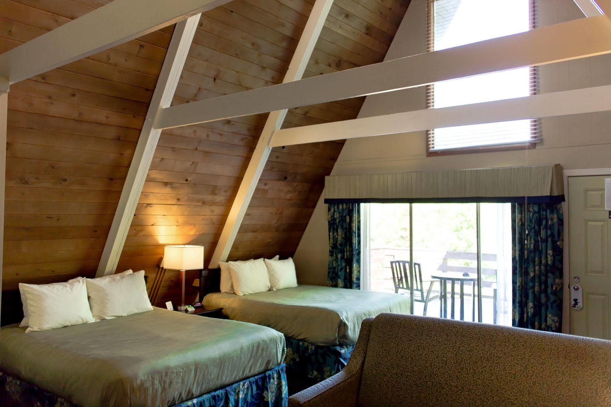 Inn At Deep Creek Oakland Esterno foto